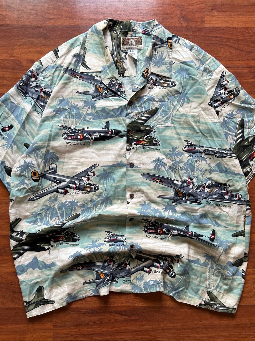 Kalaheo WWII bomber aircrafts Hawaiian shirt XL made in USA rayon blend